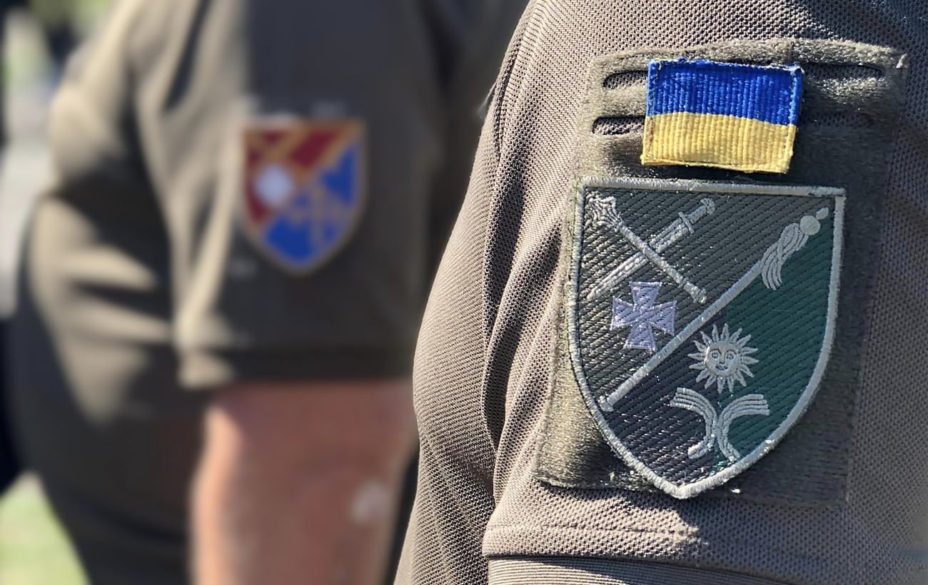 На Хмельниччині працівники ТЦК прикували 61-річного чоловіка наручниками до авто