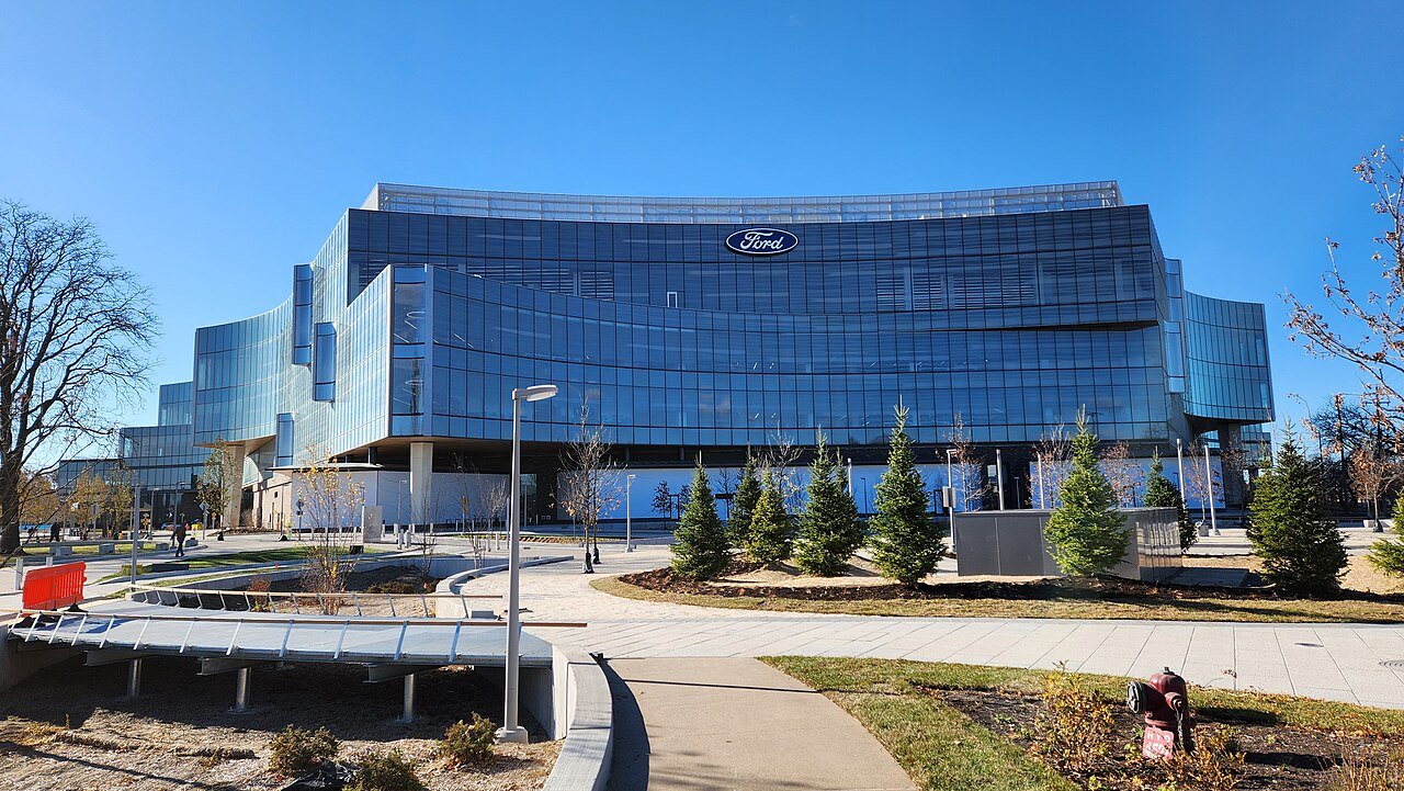 Ford planує збільшити продажі на 20 % до 2032 року до 5 мільйонів авто на рік