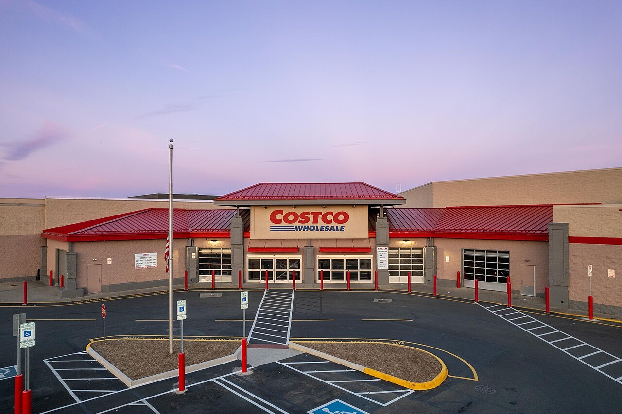 DA Davidson підвищує цільову ціну акцій Costco після сильних квартальних результатів