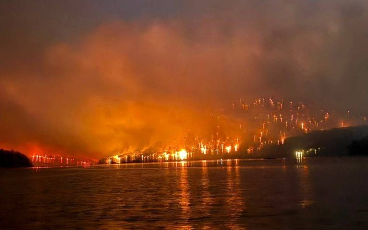 Джордж і Амаль Клуні змушені евакуюватися через лісові пожежі у Франції