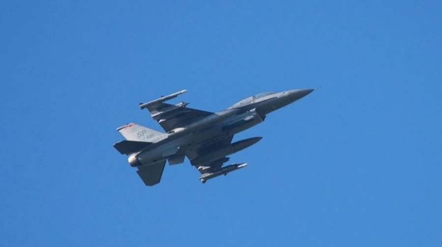 Пілот F-16 катапультувався під час бойового завдання, літак впав