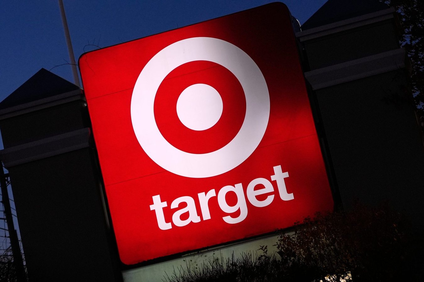 Target вибачився за дитячий костюм, що нагадував расистські карикатури, і втратив частину біржових здобутків