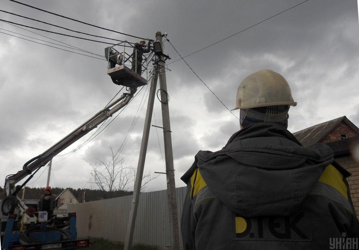 ДТЕК відновив електропостачання понад 650 тисячам родин після обстрілів