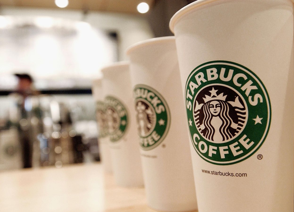 Starbucks закриває 250 кав'ярень: уроки масштабування для малого бізнесу