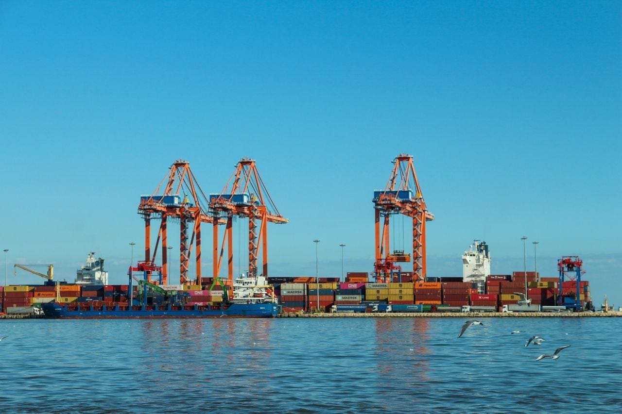 Подвоєння ставок на морські перевезення до США штовхає бренди до затоварювання
