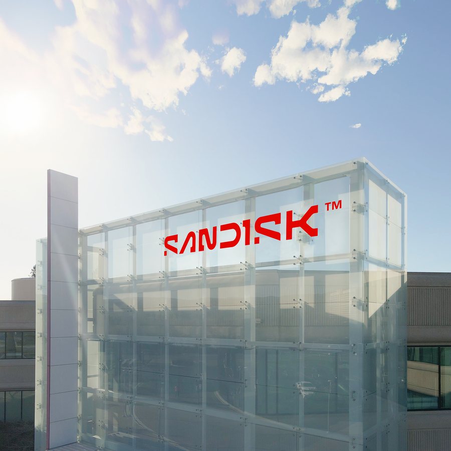 Голова ради директорів Sandisk Девід Гокелер продав акцій на $53,3 млн