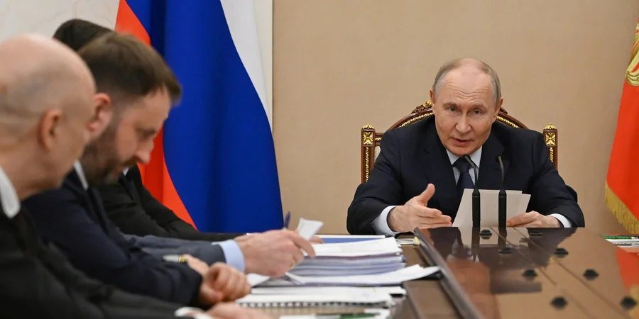 Путін визнав «тимчасові труднощі» в економіці РФ після ударів по НПЗ та складах Wildberries