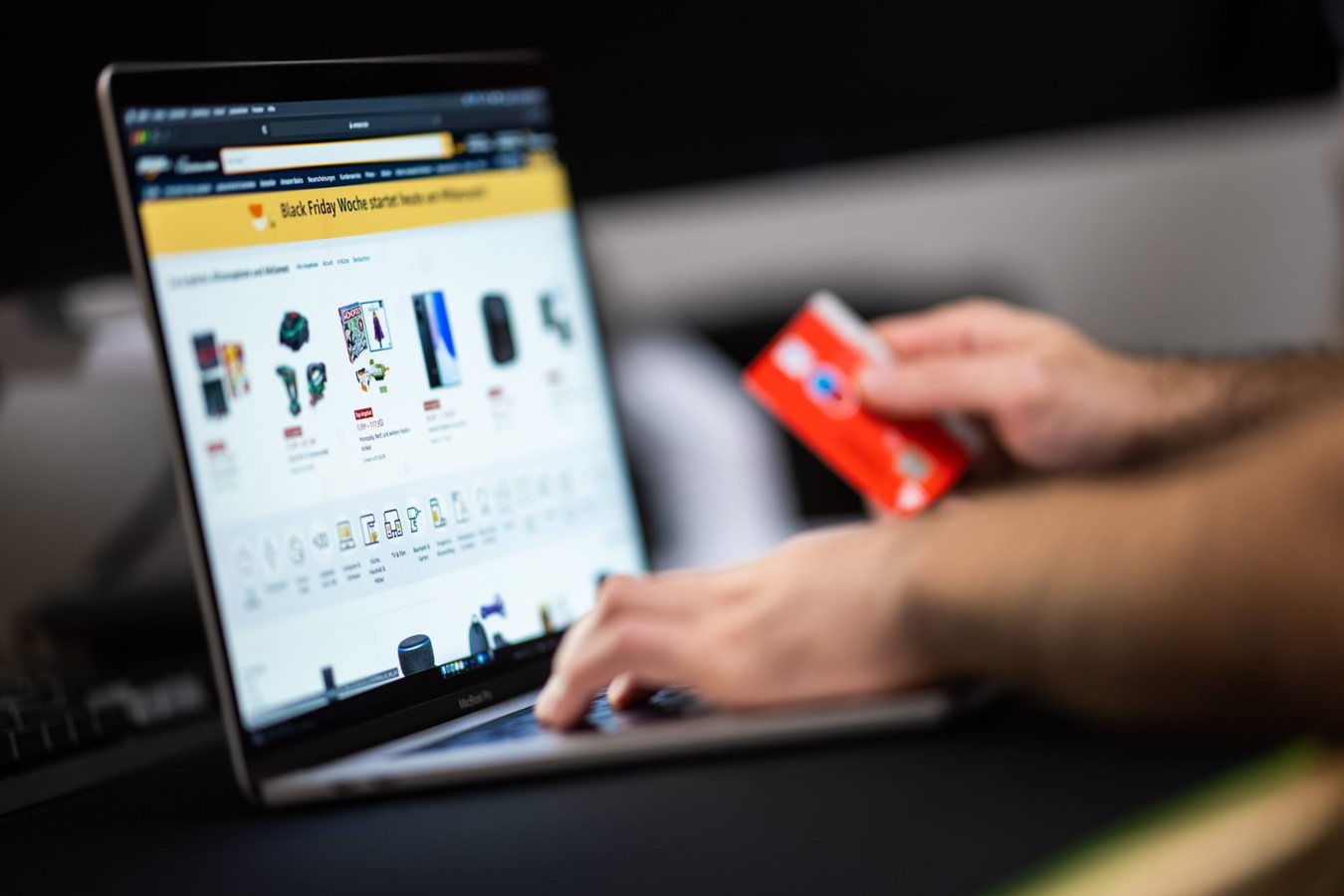 Mastercard і Visa змагаються за стандарти оплати в епоху ШІ-агентів