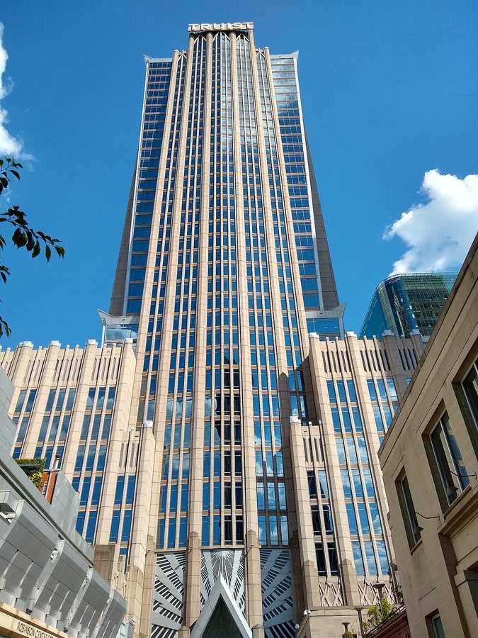 Truist Securities наймає банкірів для страхового та медичного напрямів