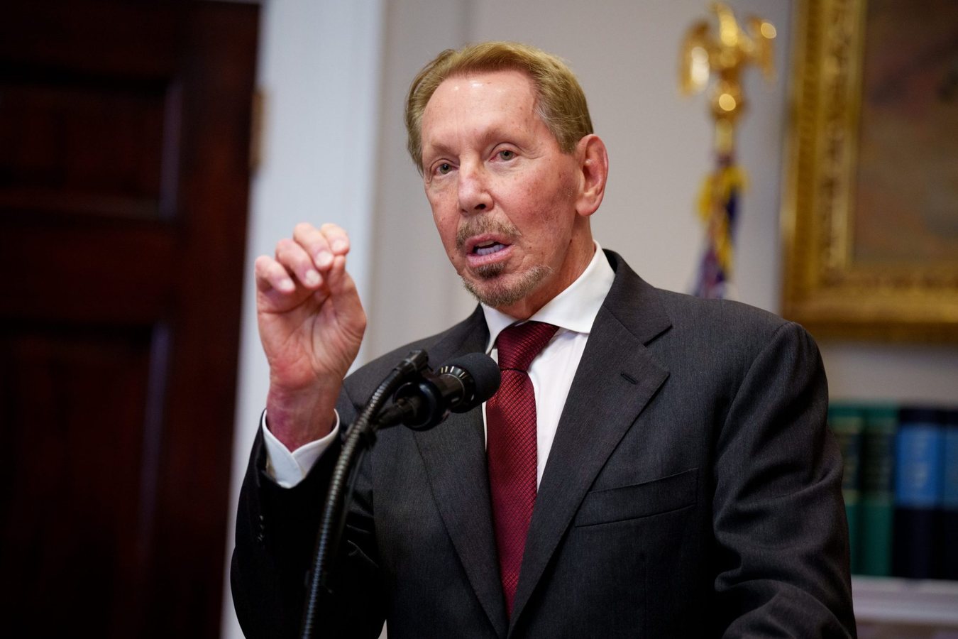 Oracle надала Еллісону та співгендиректорам опціони на $988 млн, які знецінилися