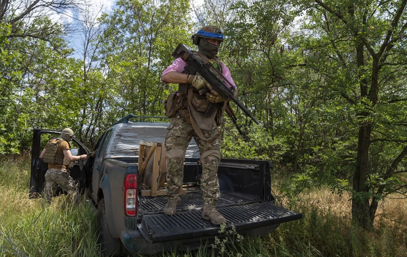 Чому в Україні досі не налагодили виробництво пікапів для ЗСУ