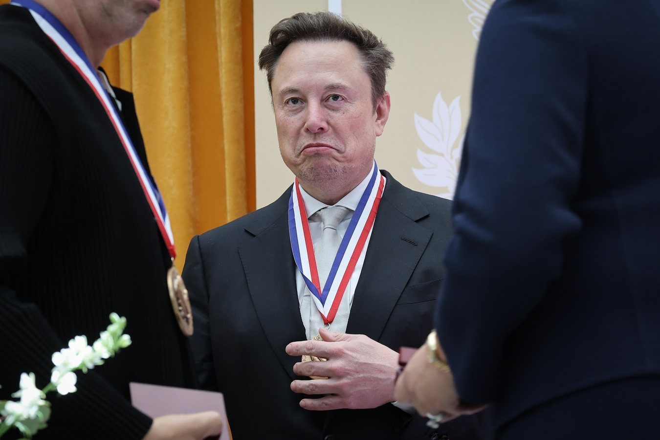 SpaceX і Tesla розглядають злиття: що це означає для акціонерів