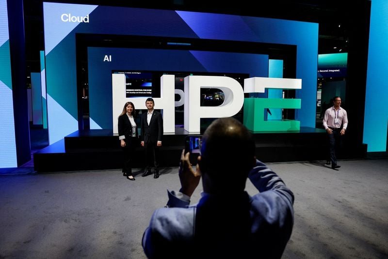 HPE підвищує річні прогнози завдяки попиту на ШІ та мережеве обладнання
