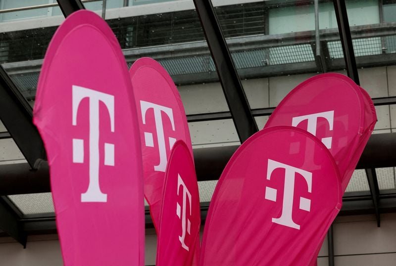Акції Deutsche Telekom впали на 7% через супутниковий проєкт SpaceX