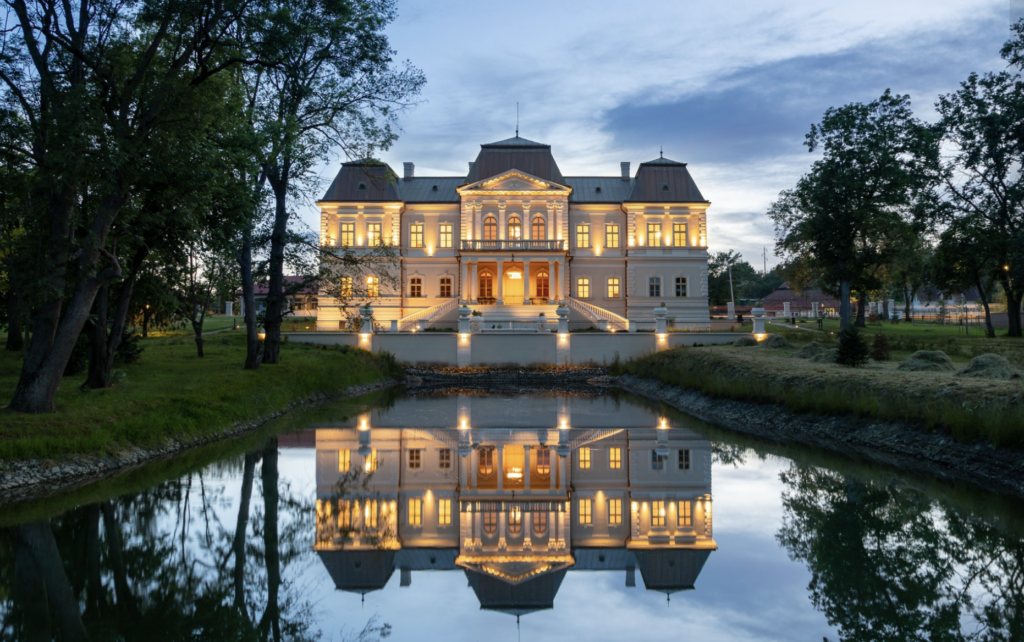 Ренововані замки Румунії стають готелями та майданчиками для корпоративних подій